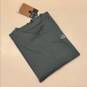 The North Face Women's Evolution Oversized Short Sleeve T-shirt